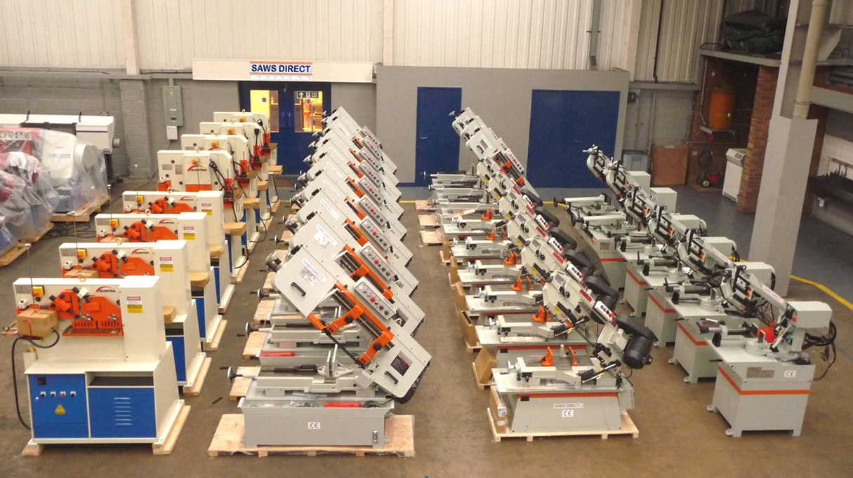 Large stock of band saws, circular saws, steelworkers